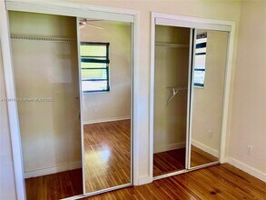 8431 SW 28th St in Miami, FL - Foto de edificio - Building Photo