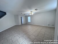 3663 Candlehill in San Antonio, TX - Foto de edificio - Building Photo