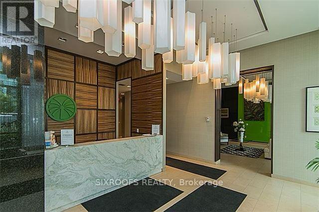 5740 Yonge St in Toronto, ON - Building Photo - Building Photo