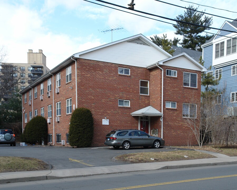 114 Grove St in Stamford, CT - Building Photo