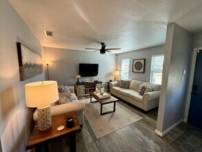 307 W Karnes Dr in Robinson, TX - Building Photo - Building Photo