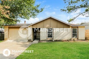 817 Sandalwood Ln in Arlington, TX - Building Photo