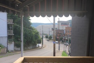 811 Sarah St in West Homestead, PA - Building Photo - Building Photo