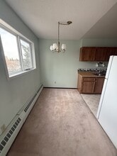 301-911-310 10 St in Cold Lake, AB - Building Photo - Building Photo