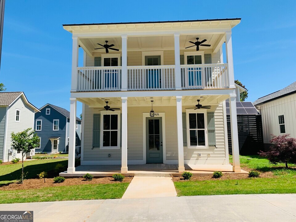 1304 Brownwood Ave in Lagrange, GA - Building Photo
