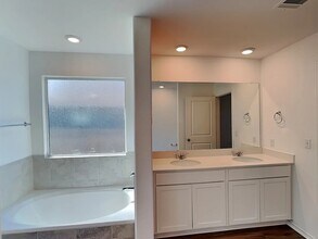 10507 Steinbeck Dr in Austin, TX - Building Photo - Building Photo