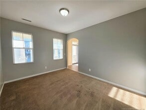 825 Running Horse Ln in Hope Mills, NC - Building Photo - Building Photo