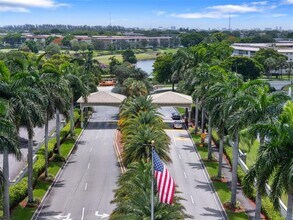3004 Portofino Isle in Coconut Creek, FL - Foto de edificio - Building Photo