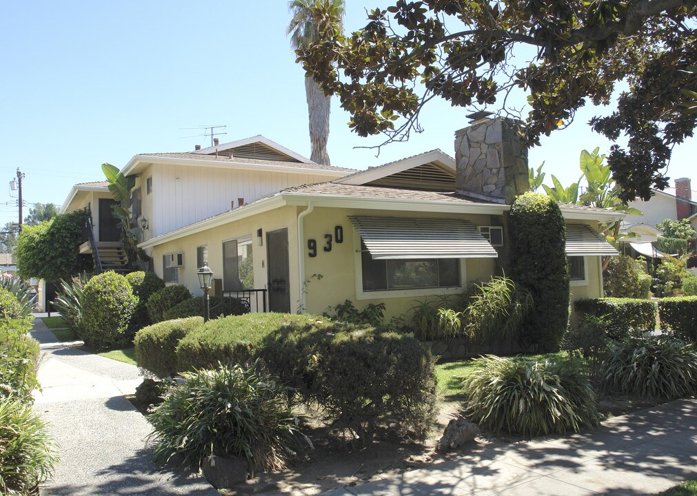 930 N Stoneman Ave in Alhambra, CA - Foto de edificio
