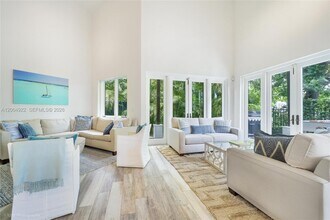 2449 S Bayshore Dr in Miami, FL - Building Photo - Building Photo