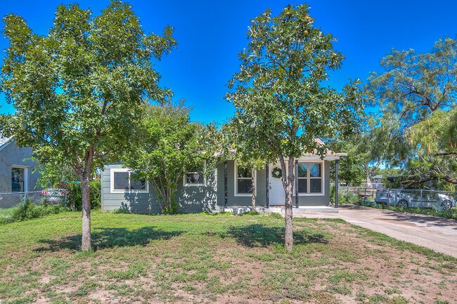 512 E 18th St in San Angelo, TX - Building Photo - Building Photo