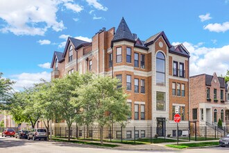 4956 S Champlain Ave in Chicago, IL - Foto de edificio - Building Photo