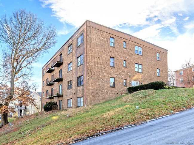 50 Long St in New Britain, CT - Building Photo - Building Photo