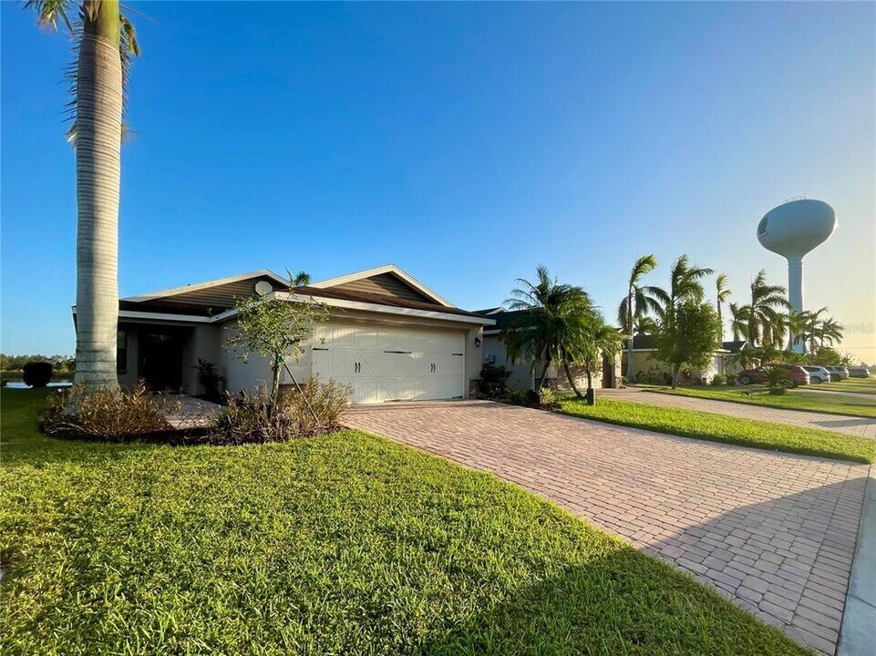 4819 San Ortebello Dr in Bradenton, FL - Building Photo