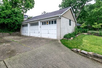 3435 Whitfield Ave in Cincinnati, OH - Building Photo - Building Photo
