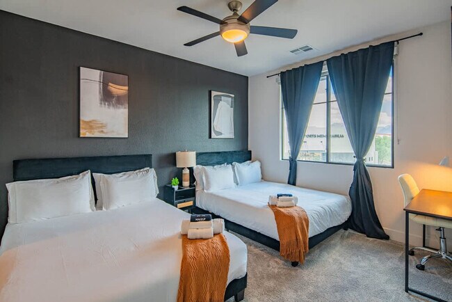 15501 N Dial Blvd in Scottsdale, AZ - Building Photo - Building Photo