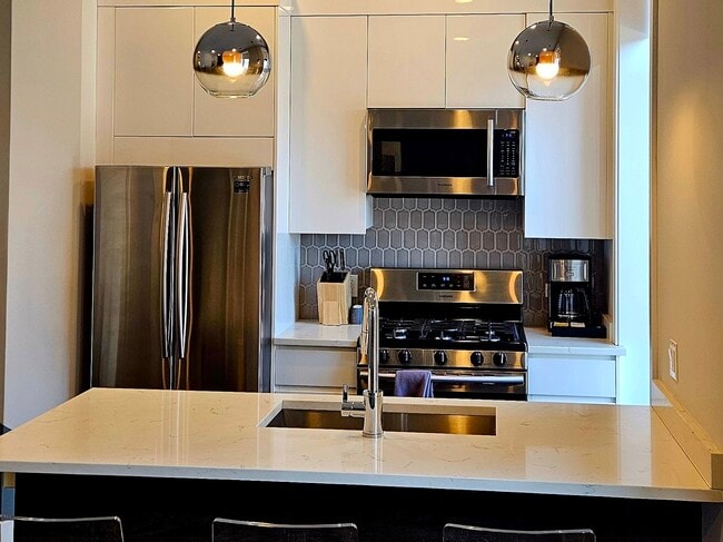 318 S Halsted St in Chicago, IL - Building Photo - Building Photo