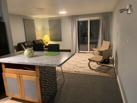 8 Plaza Village Rd in Plymouth, NH - Building Photo