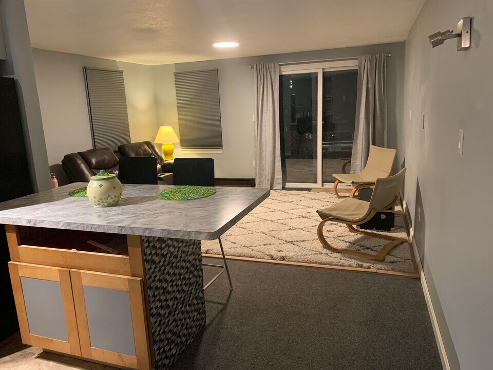 8 Plaza Village Rd in Plymouth, NH - Building Photo