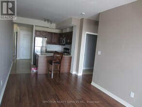 3865 Lake Shore Blvd W in Toronto, ON - Building Photo - Building Photo