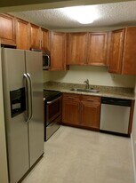 407 Meadows Cir in Boynton Beach, FL - Building Photo