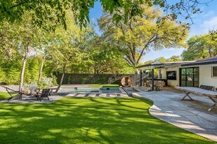 1604 Elmhurst Dr in Austin, TX - Building Photo