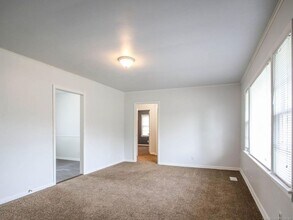 2536 W Easton St in Tulsa, OK - Building Photo - Building Photo