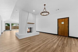 11238 Webb Chapel Ct in Dallas, TX - Building Photo - Building Photo