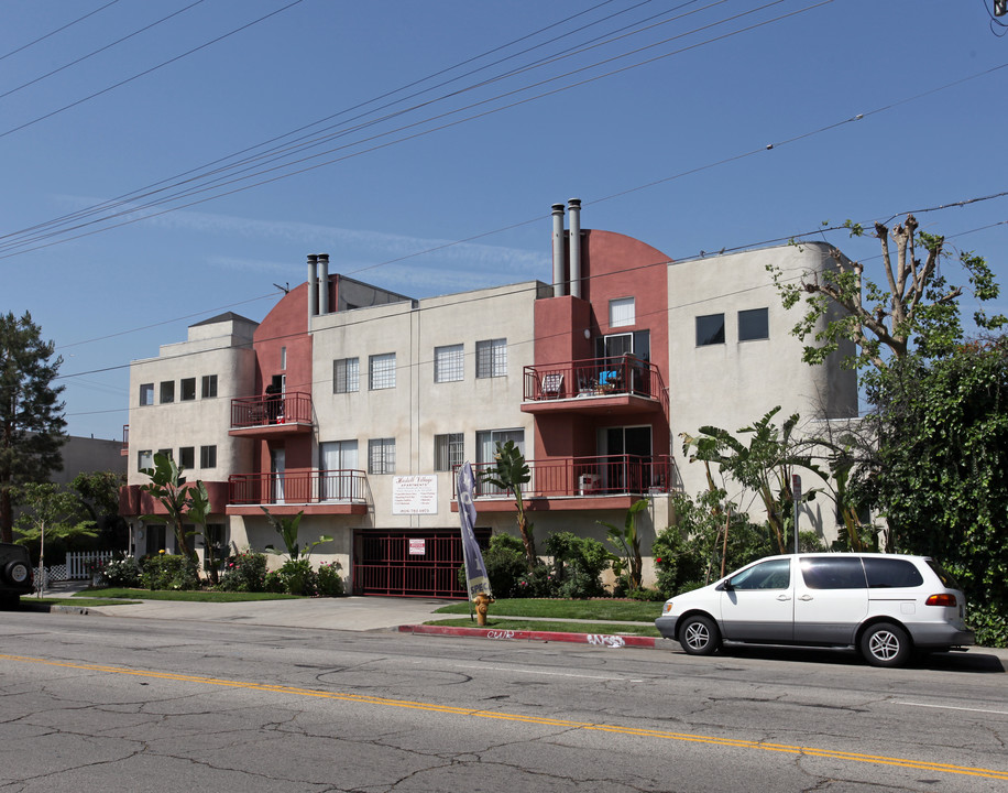 Haskell Village Apartments in Van Nuys, CA - Building Photo