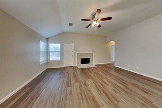30206 Emerson Creek Dr in Spring, TX - Foto de edificio - Building Photo
