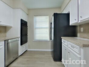 10406 Kirkwren Dr in Houston, TX - Foto de edificio - Building Photo