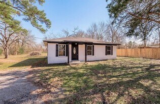 13 Merlin Spur in Huntsville, TX - Building Photo