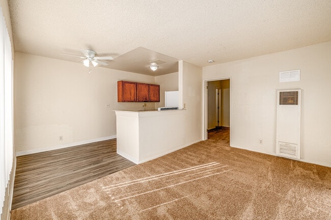 Minnie Apartments in Santa Ana, CA - Building Photo - Interior Photo