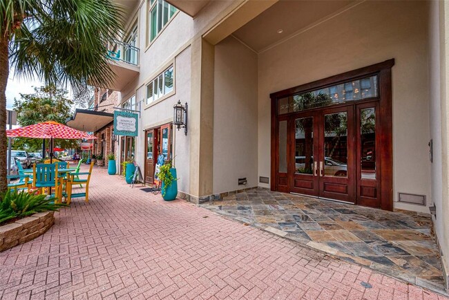 2208 Post Office St, Unit #204 in Galveston, TX - Building Photo - Building Photo