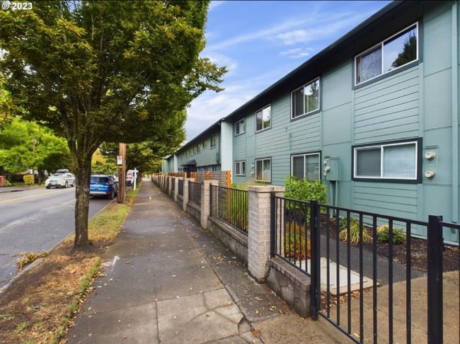 property at 9333 N Lombard St