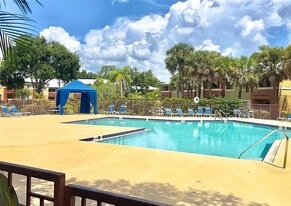 662 Kenwick Cir, Unit Casselberry Unit 102 in Casselberry, FL - Building Photo