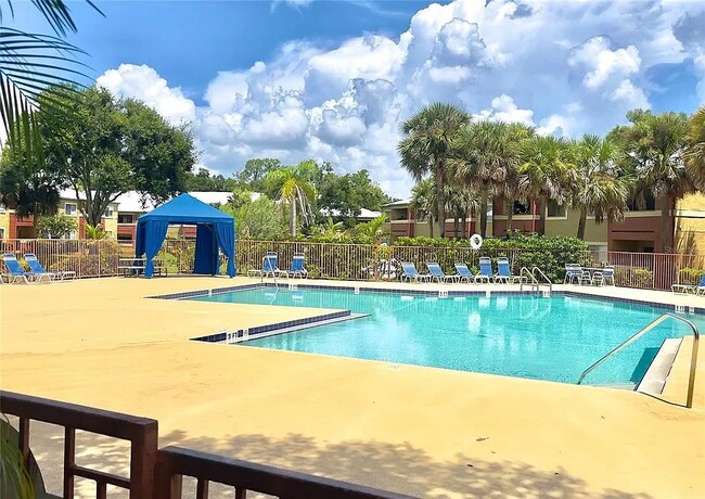 property at 662 Kenwick Cir