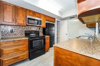 6700 Douglas St in Hollywood, FL - Building Photo - Building Photo