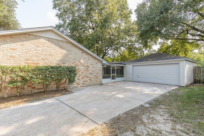 4011 Flint Creek Dr in Houston, TX - Building Photo - Building Photo