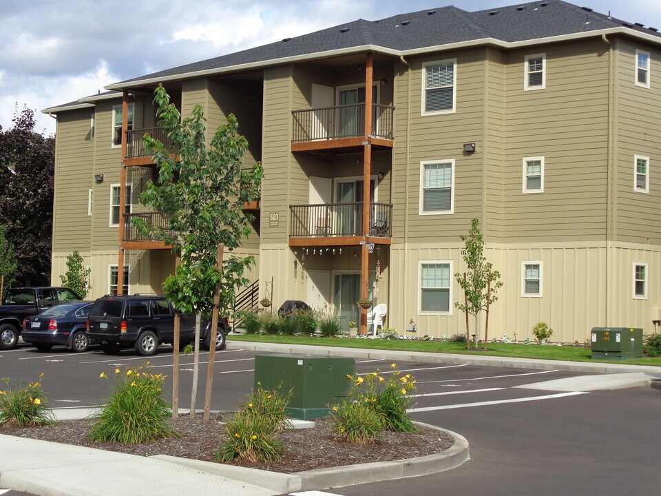 Catron Place Apartments in Monmouth, OR - Building Photo