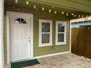 305 W Ash St in Laredo, TX - Building Photo - Building Photo