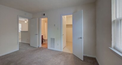 Vantage Apartments in Virginia Beach, VA - Foto de edificio - Building Photo