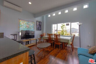 8703 San Pedro St in Los Angeles, CA - Building Photo - Building Photo