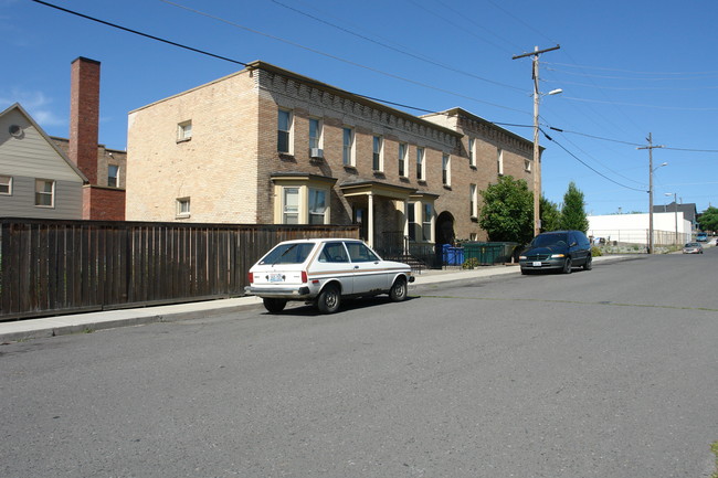 Kensington Court Apartments in Spokane, WA - Building Photo - Building Photo