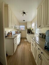 3425 E 5th St, Unit 3423 Upstairs in Los Angeles, CA - Foto de edificio - Building Photo