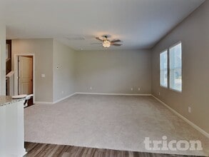 229 Babbling Brk Dr in Clayton, NC - Foto de edificio - Building Photo