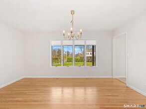 80 Tomac Ave in Greenwich, CT - Building Photo - Building Photo