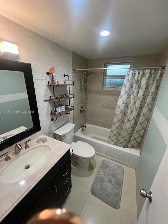 9945 SW 164th Terrace in Miami, FL - Building Photo - Building Photo