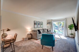 3367 S 100th St in Milwaukee, WI - Foto de edificio - Building Photo