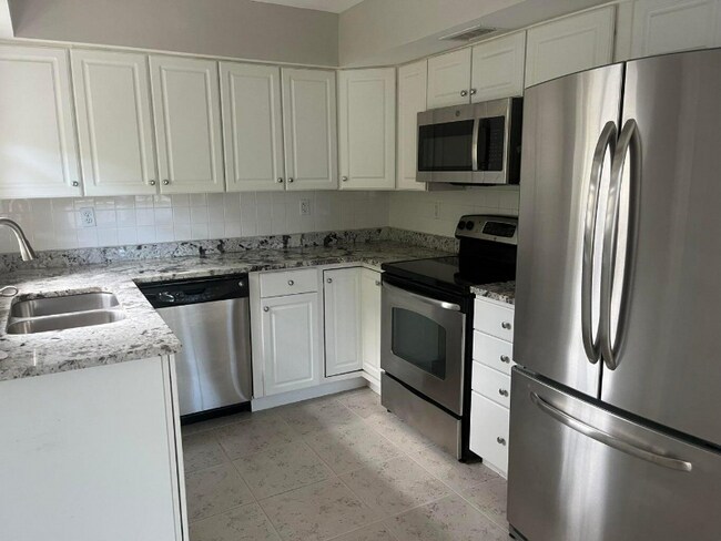 325 Ocean Breeze in Lake Worth Beach, FL - Building Photo - Building Photo